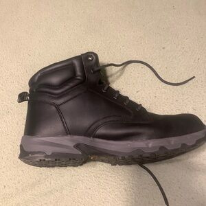 Work boots slipped resistant and steel toe
